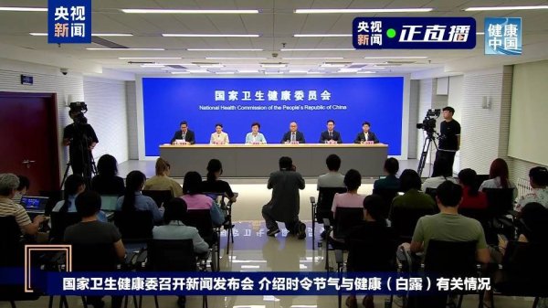 万盈配资 “多喝水就能防秋燥”？专家介绍正确补水方式